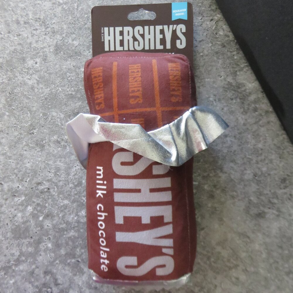 (#101) Hershey's Dog Toy Chew + Squeaky Toy 8.5"
